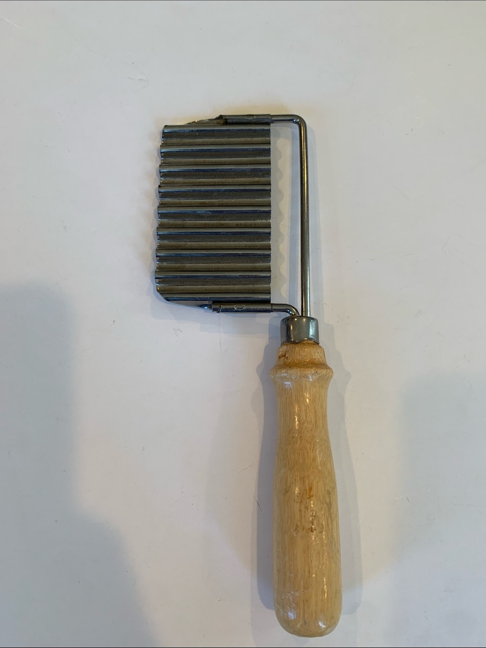 Vintage Wooden Handled French Fry Cutter Wavy Blade Kitchen Tool Farmhouse